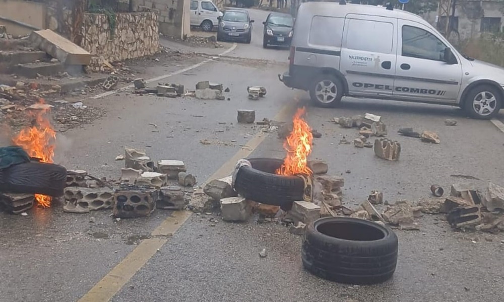 قطع طرقات في صيدا وخلدة احتجاجًا على العفو العام