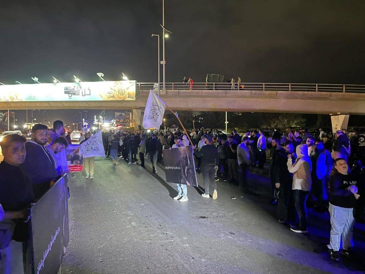 إعتصام لأهالي الموقوفين الإسلاميين تحت جسر الاولي