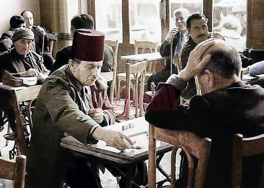 مقاهي بيروت… مرافئ الذاكرة في زمن الانهيار