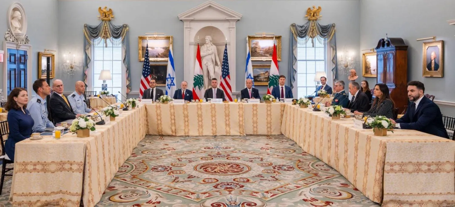 هل يعلق لبنان حضوره «المسار الأمني» مع إسرائيل أم يُشارك لتثبيت الهدنة؟
تشكيل الوفد العسكري بين رئيس الحكومة وقائد الجيش