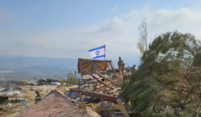 بالصور: رفع العلم الإسرائيلي في مارون الراس!