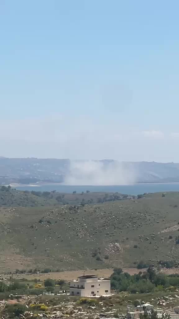بالفيديو- غارة تستهدف محيط بحيرة القرعون