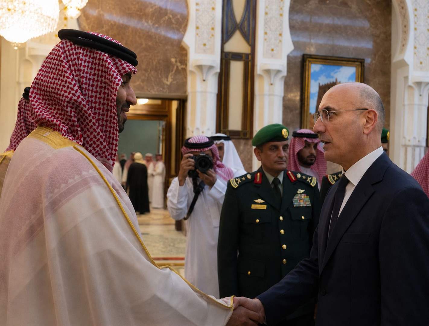 خلال لقاء مع بن سلمان.. الحجار يشيد بجهود السعودية