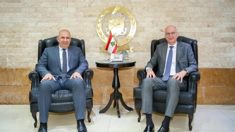 السفير الألماني يطّلع على مهام الدفاع المدني